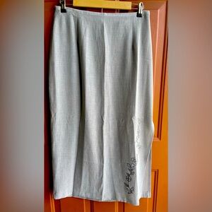 Elegant Gray Skirt with Floral Detail #7